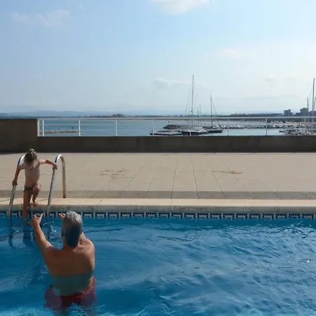 Beachfront In Spain With Pool * 埃斯塔蒂特