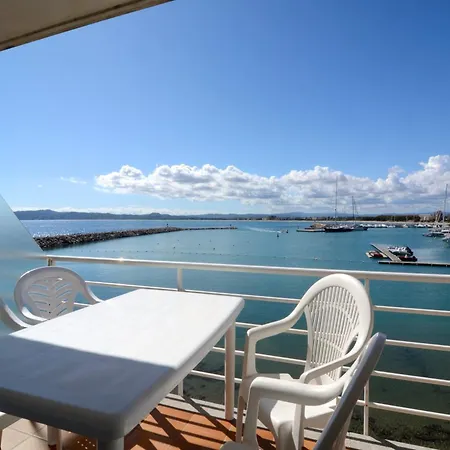 Beachfront In Spain With Pool 公寓