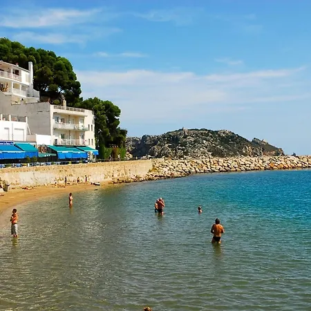 Beachfront In Spain With Pool 公寓