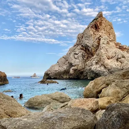 Beachfront In Spain With Pool * 埃斯塔蒂特